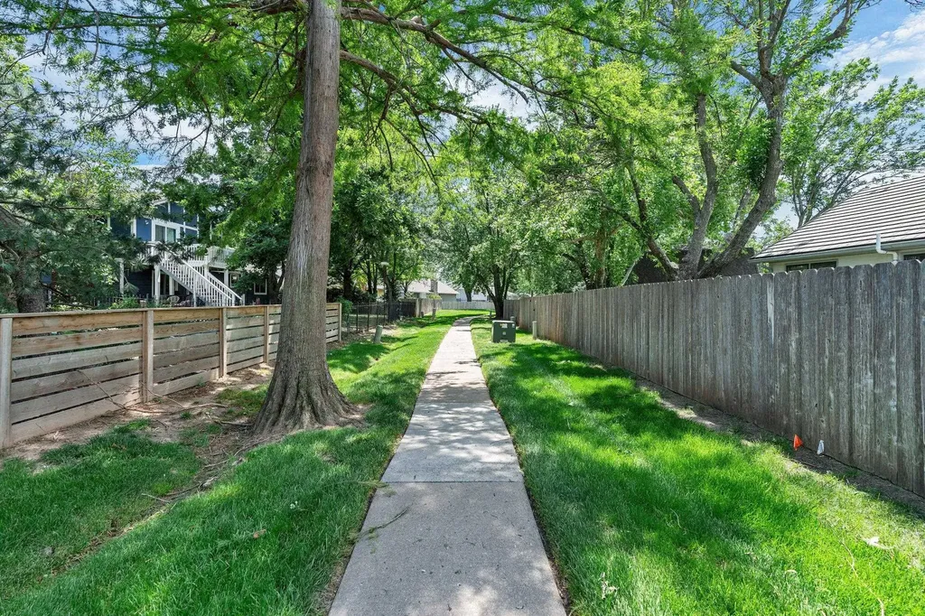 1557 N Caddy Lane Wichita KS 67212-1235