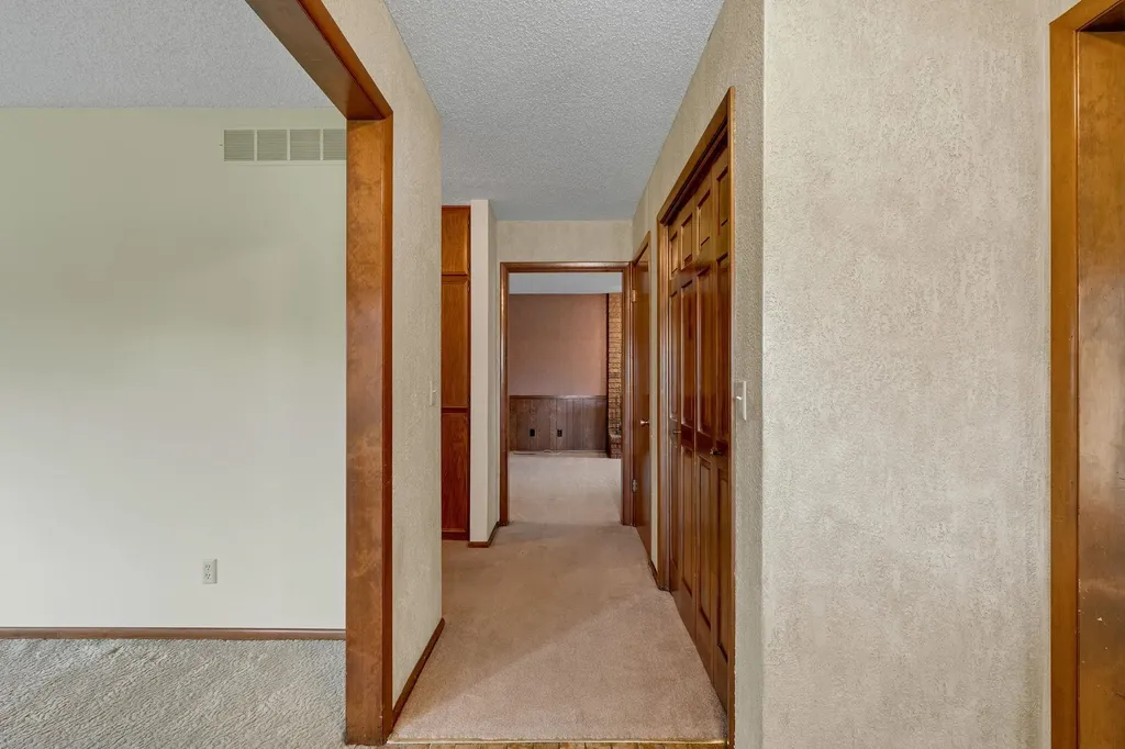 1557 N Caddy Lane Wichita KS 67212-1235
