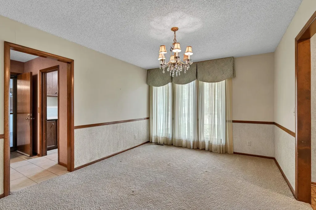 1557 N Caddy Lane Wichita KS 67212-1235