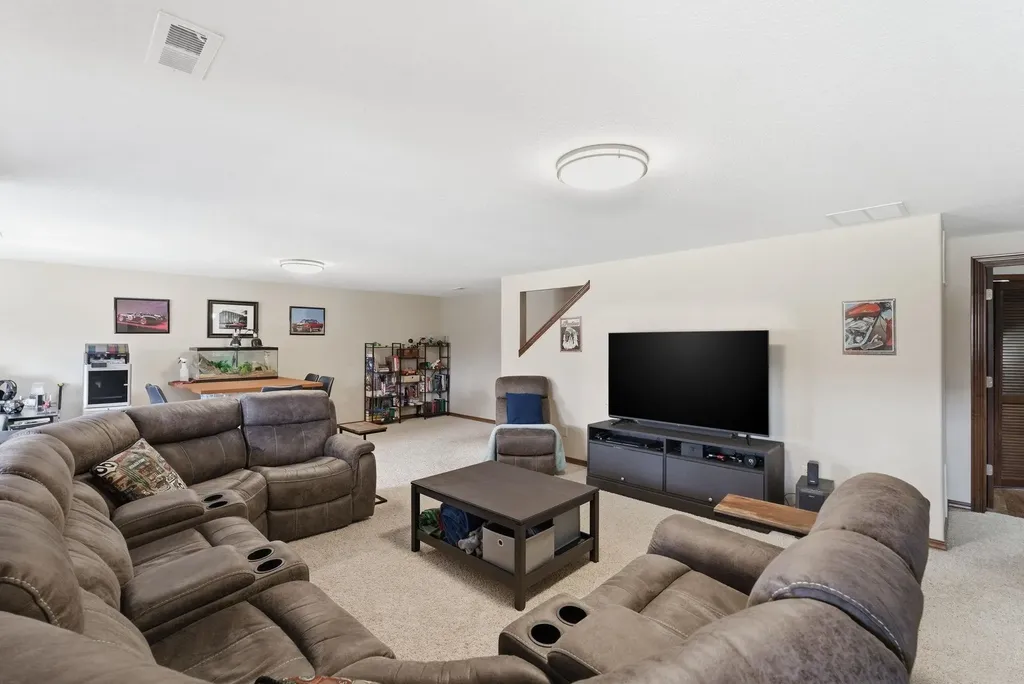 1019 E Hawthorne Court Derby KS 67037-3449
