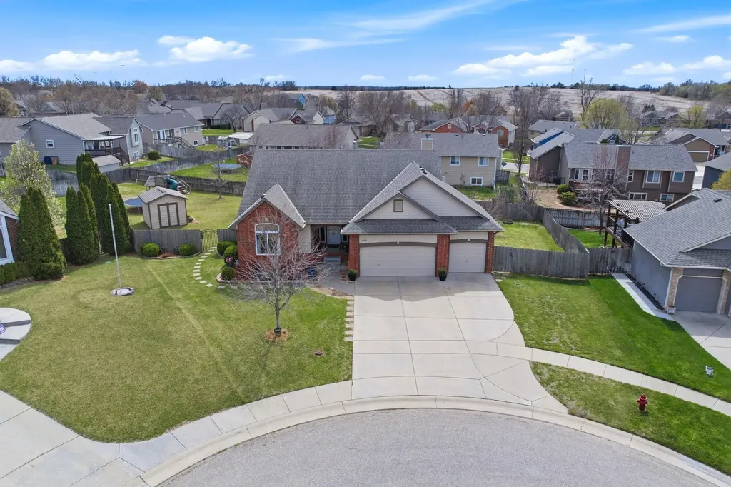 1019 E Hawthorne Court Derby KS 67037-3449