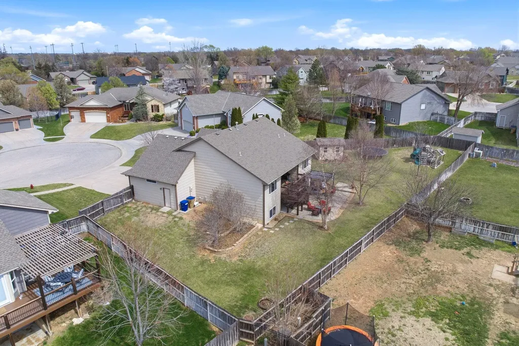 1019 E Hawthorne Court Derby KS 67037-3449