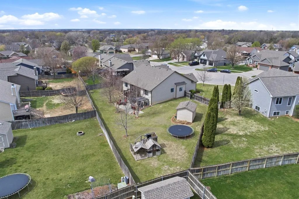 1019 E Hawthorne Court Derby KS 67037-3449