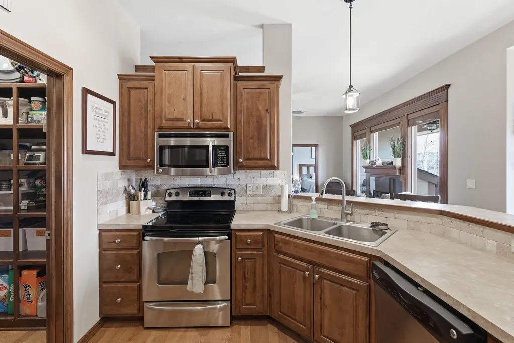 1019 E Hawthorne Court Derby KS 67037-3449
