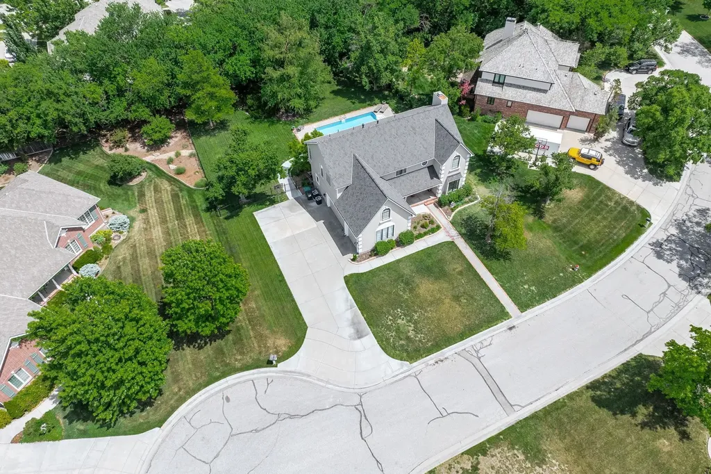 1025 N Woodridge Court Wichita KS 67206