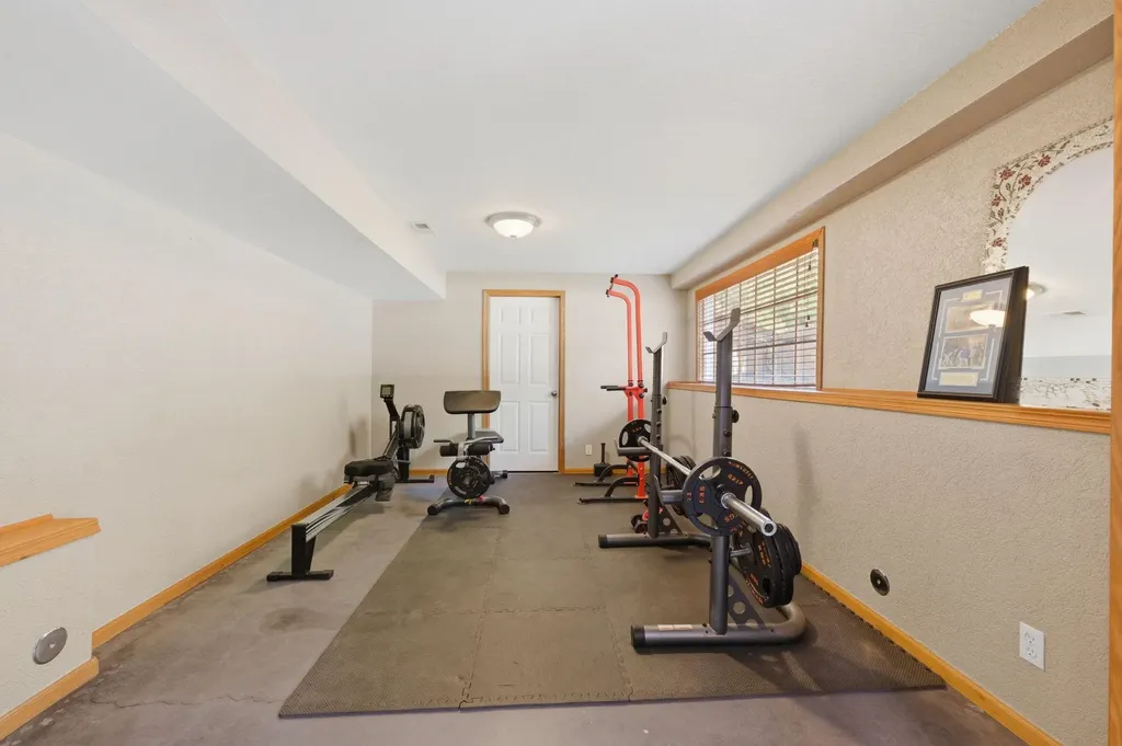 1025 N Woodridge Court Wichita KS 67206