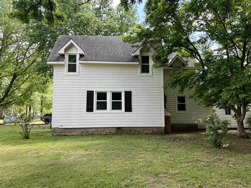 1103 Mansfield Winfield KS 67156