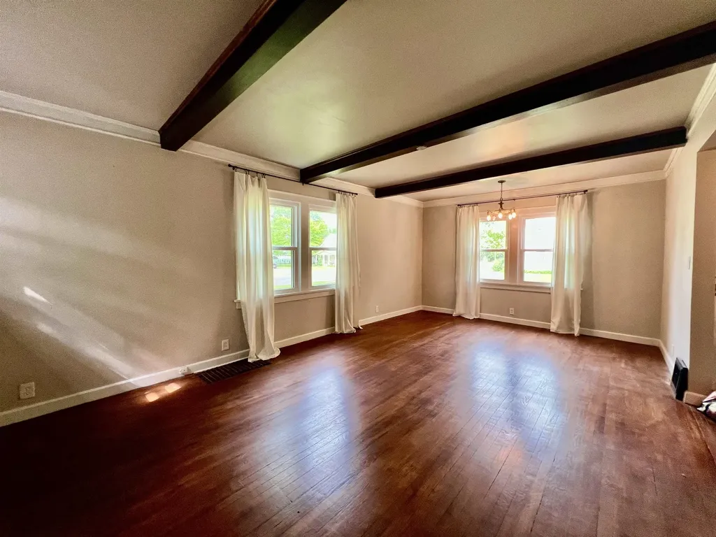 1103 Mansfield Winfield KS 67156