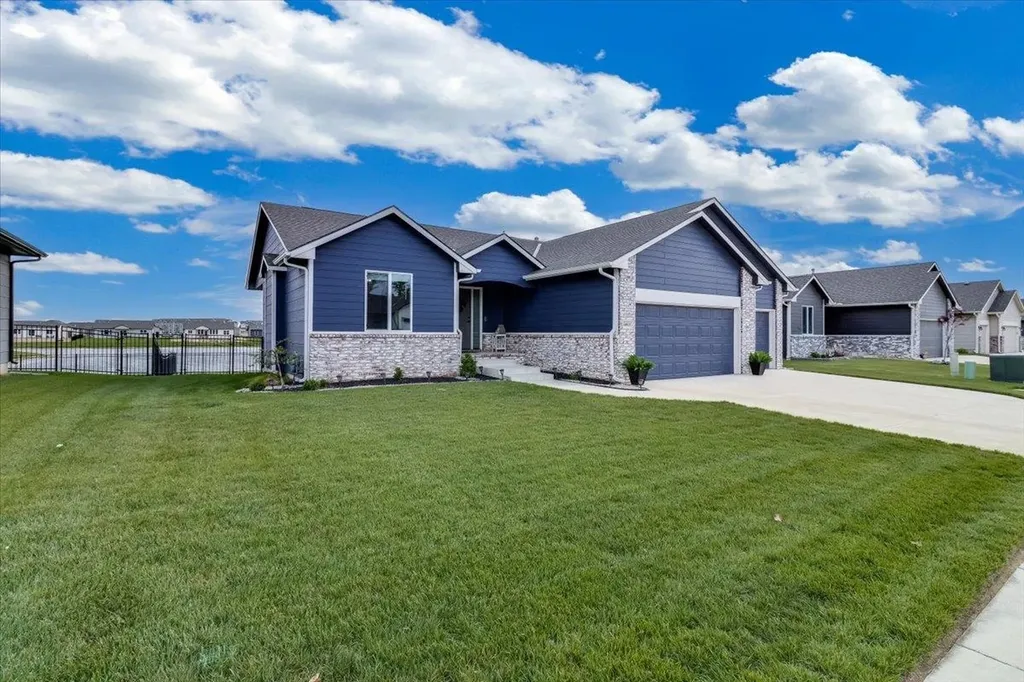 10913 W Cedar Lane Maize KS 67101