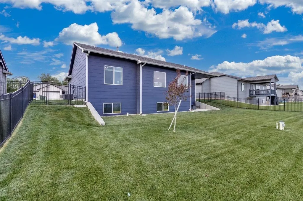 10913 W Cedar Lane Maize KS 67101
