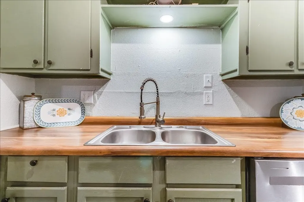 3212 E Fairhaven Drive Wichita KS 67216