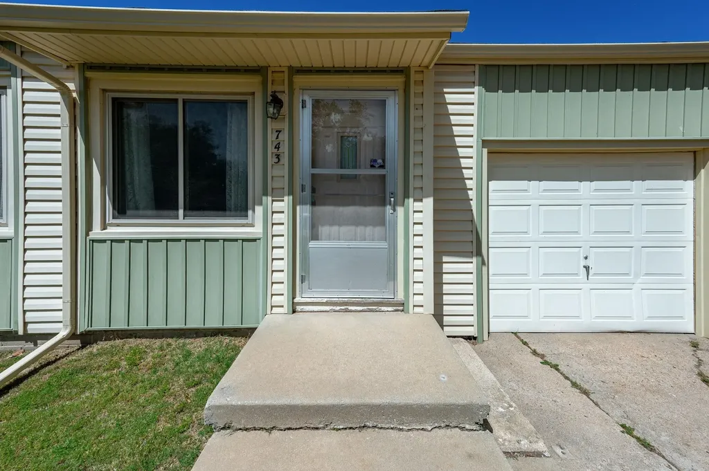743 N Bebe Street Wichita KS 67212