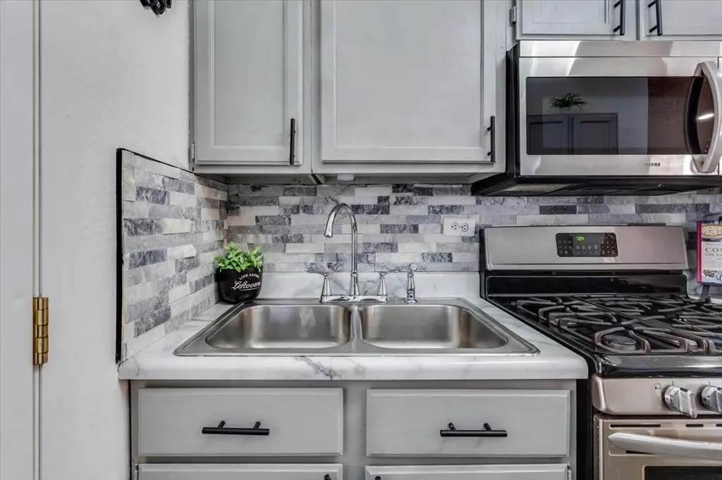 2902 W Maxwell Wichita KS 67217
