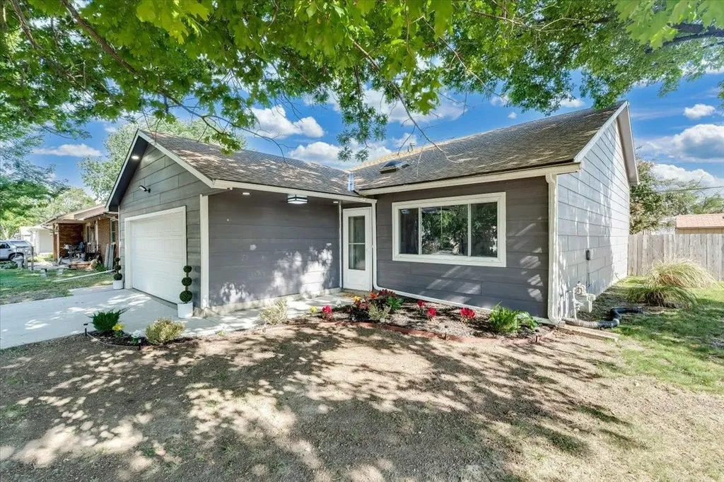 2902 W Maxwell Wichita KS 67217