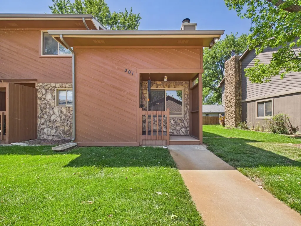 1530 N Smith Circle Wichita KS 67212