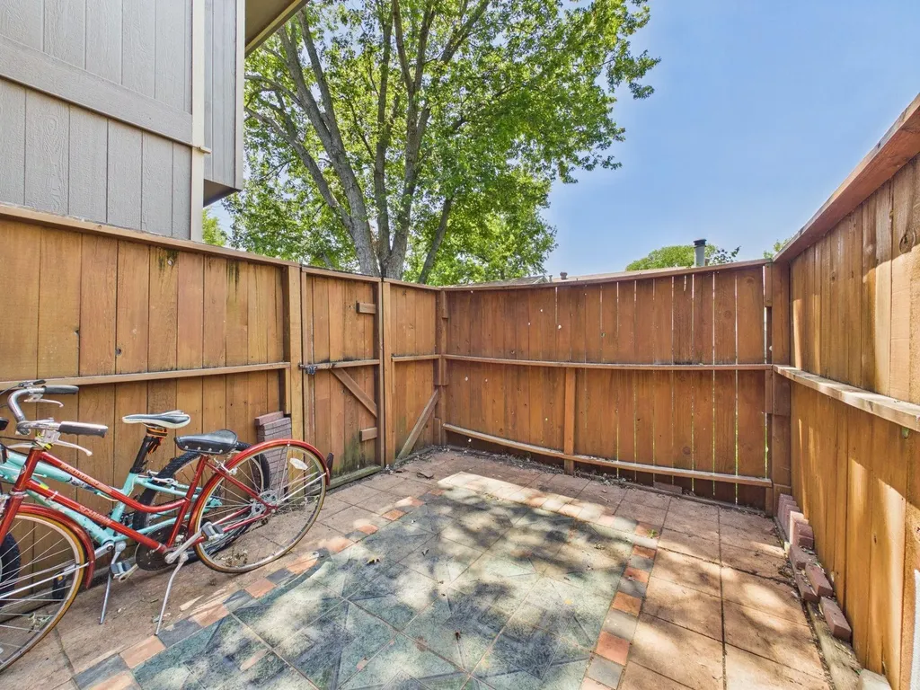 1530 N Smith Circle Wichita KS 67212
