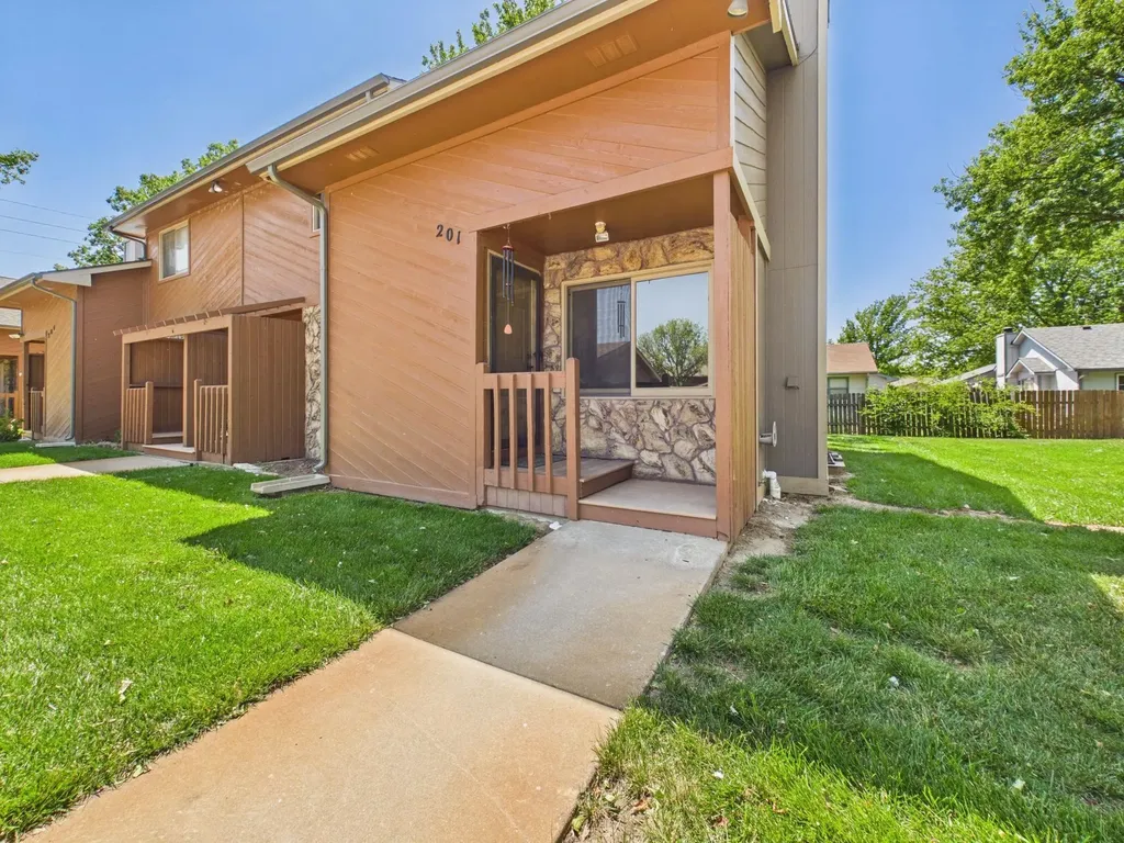 1530 N Smith Circle Wichita KS 67212