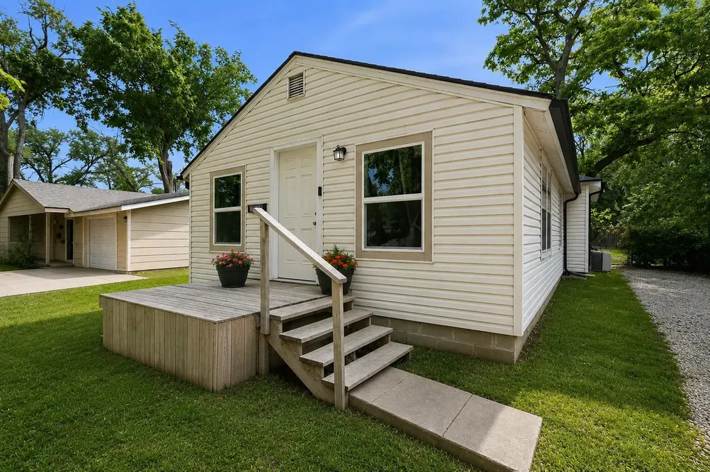 1832 S Bonn Wichita KS 67213