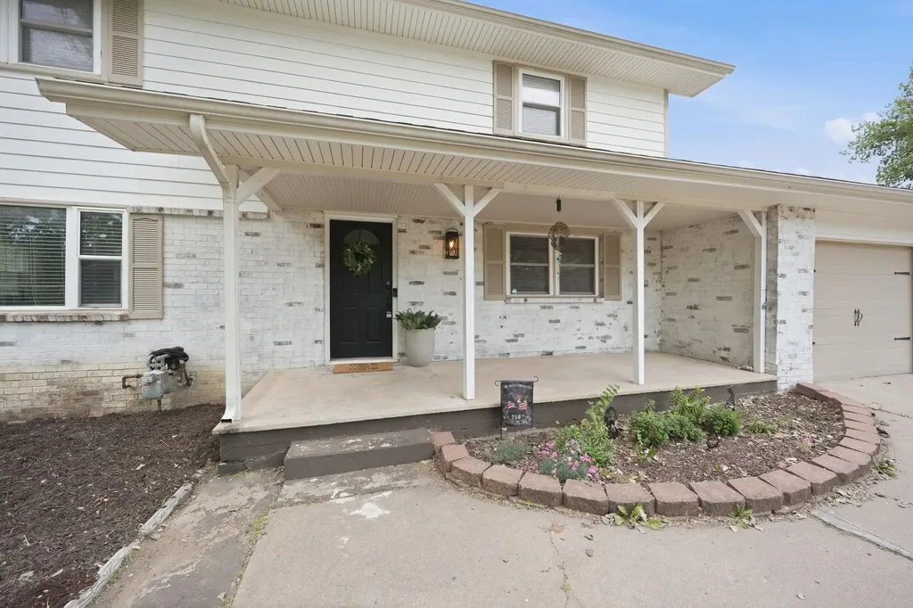 4645 N Hillcrest Avenue Bel Aire KS 67220