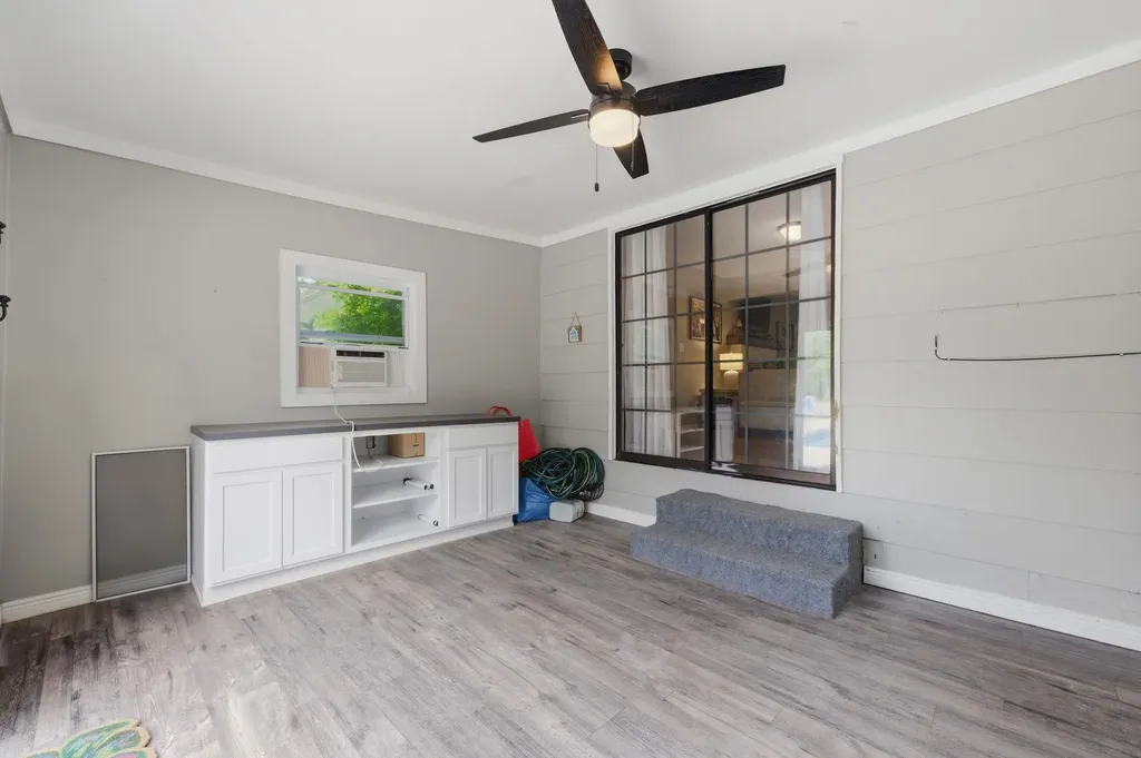 4645 N Hillcrest Avenue Bel Aire KS 67220