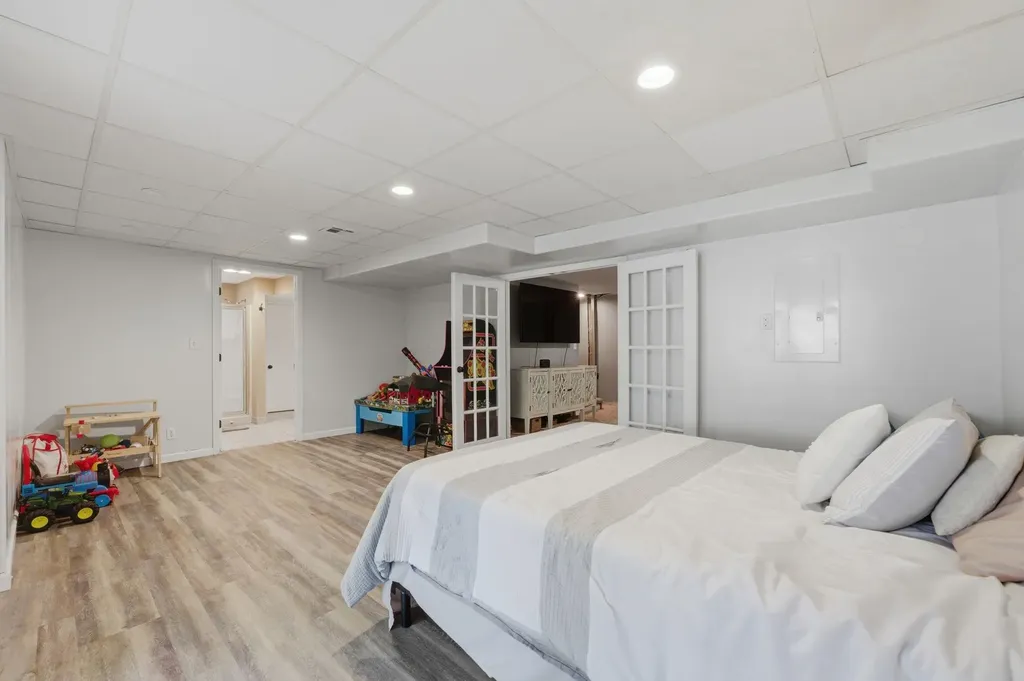 4645 N Hillcrest Avenue Bel Aire KS 67220