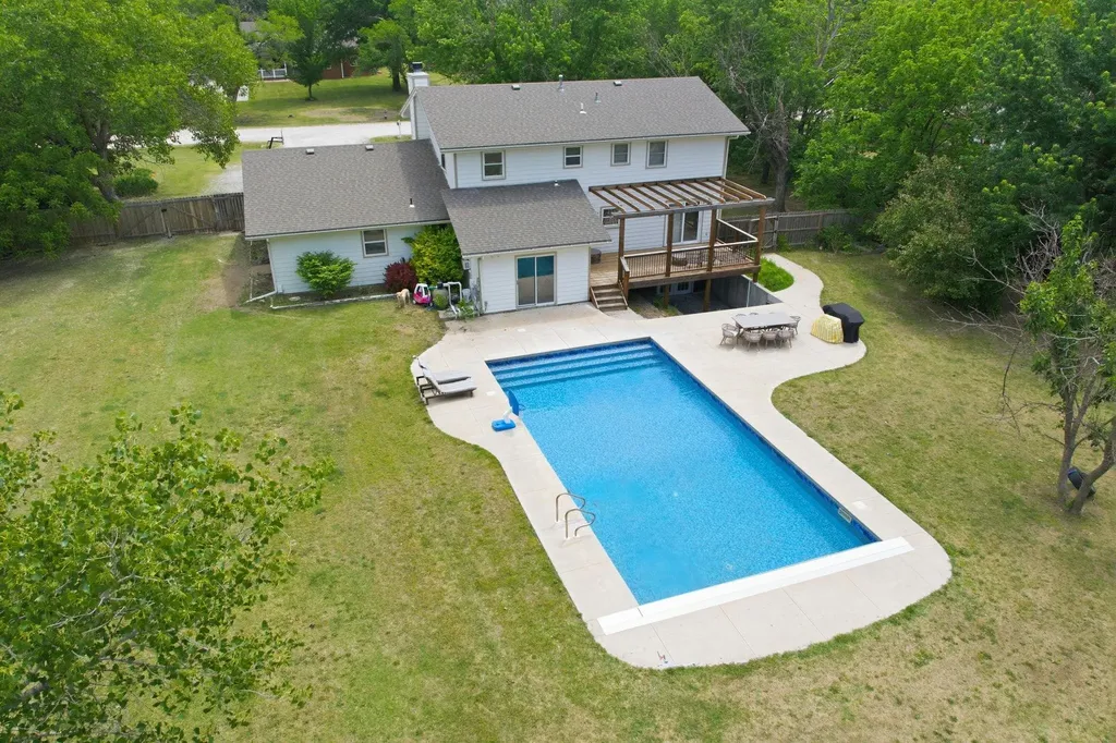 4645 N Hillcrest Avenue Bel Aire KS 67220