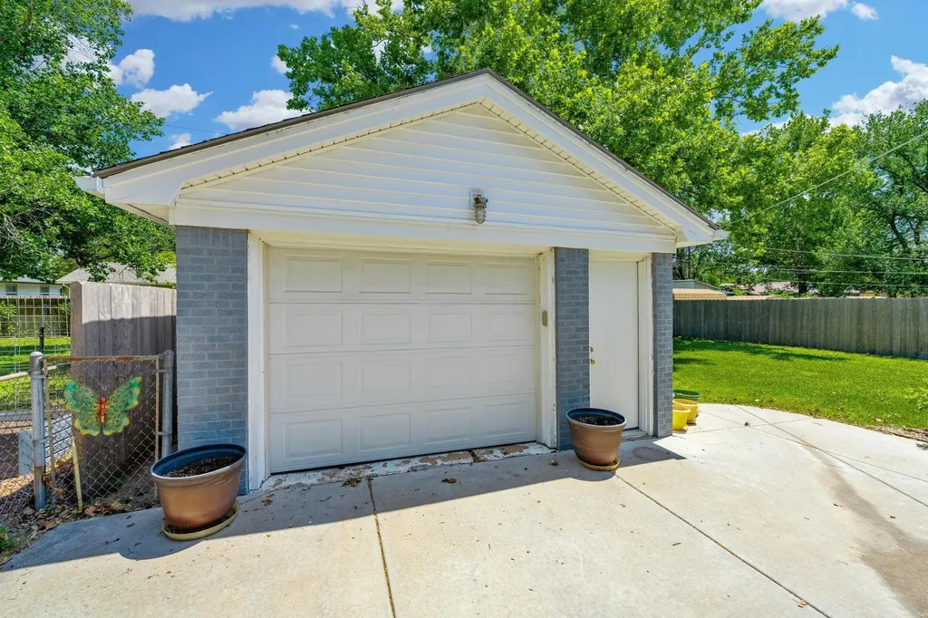 1932 N Sheridan Street Wichita KS 67203