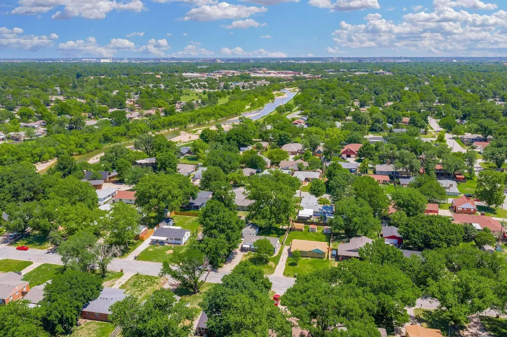 1932 N Sheridan Street Wichita KS 67203