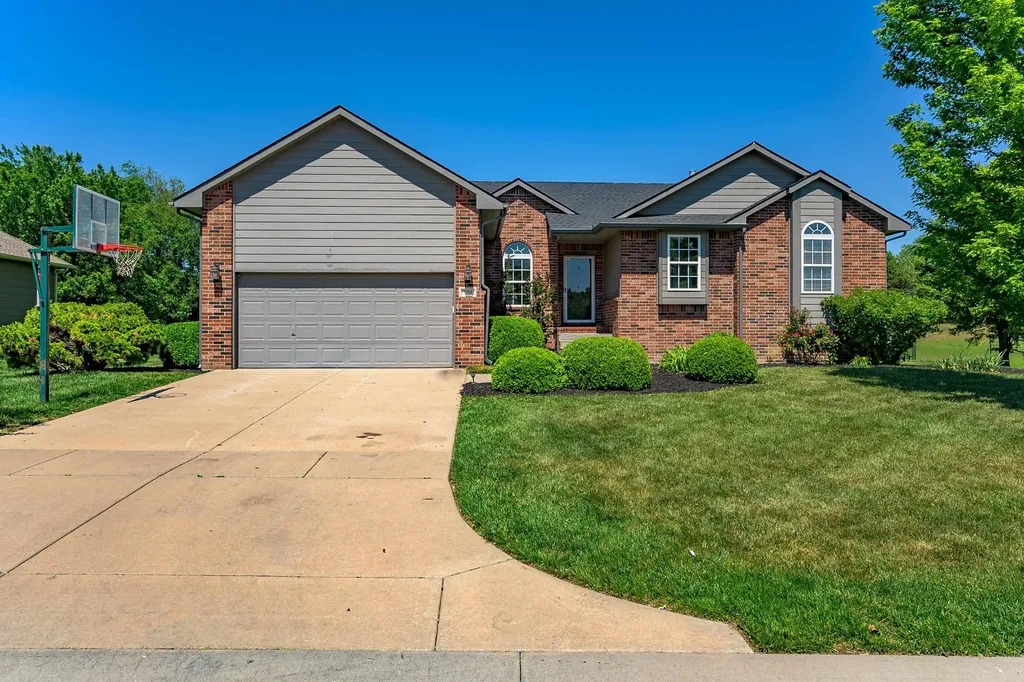 830 N Bracken Circle Wichita KS 67206