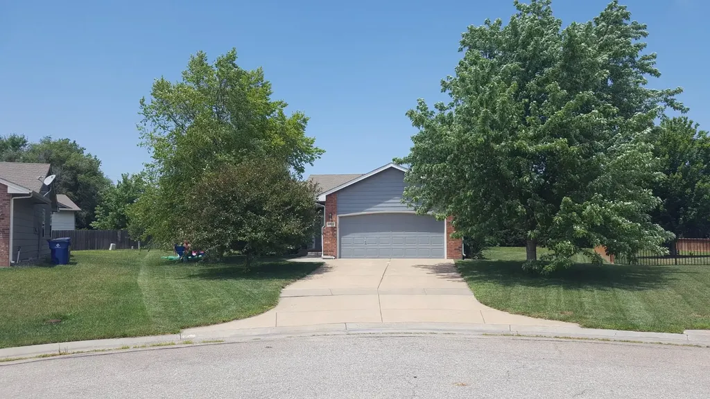 1731 N Juniper Court Andover KS 67002