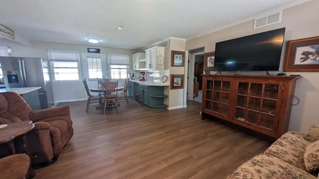 626 N Friend Street Belle Plaine KS 67013