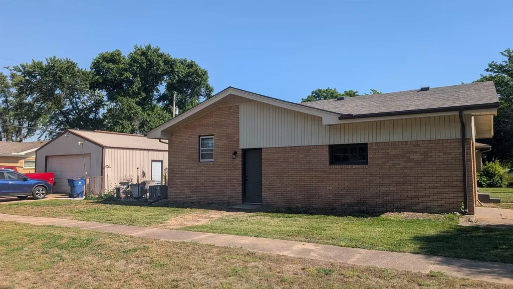 626 N Friend Street Belle Plaine KS 67013