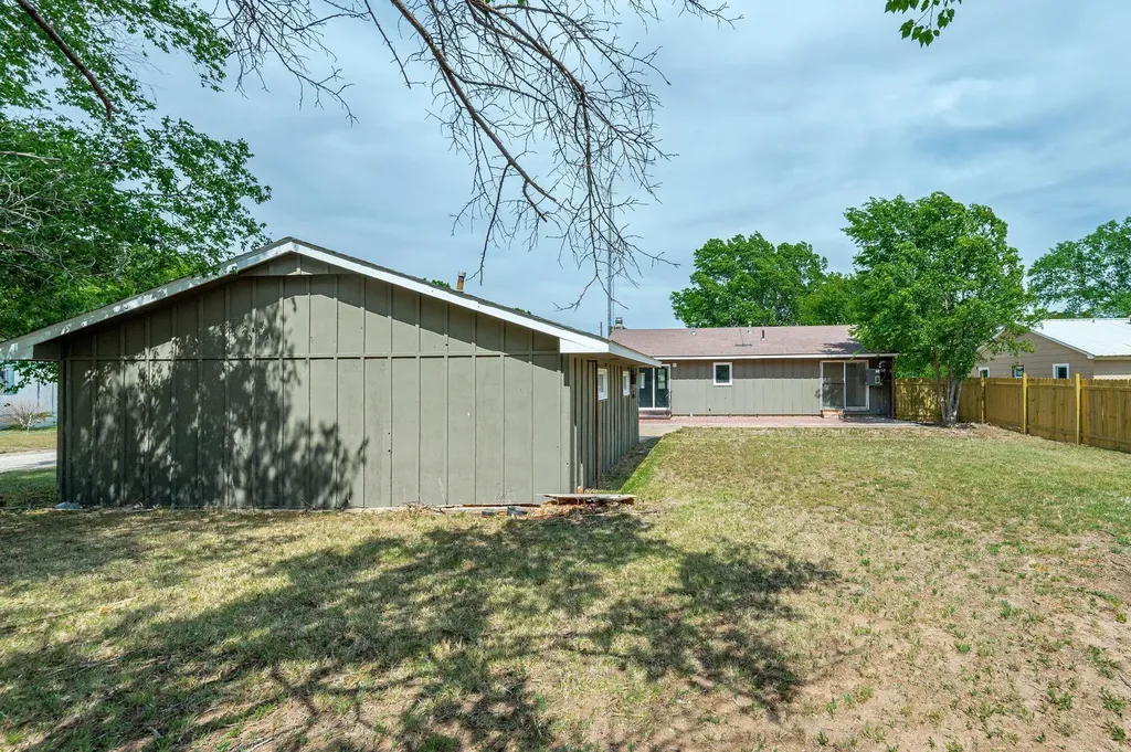 319 N Magnolia Attica KS 67009