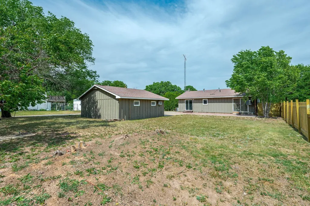 319 N Magnolia Attica KS 67009