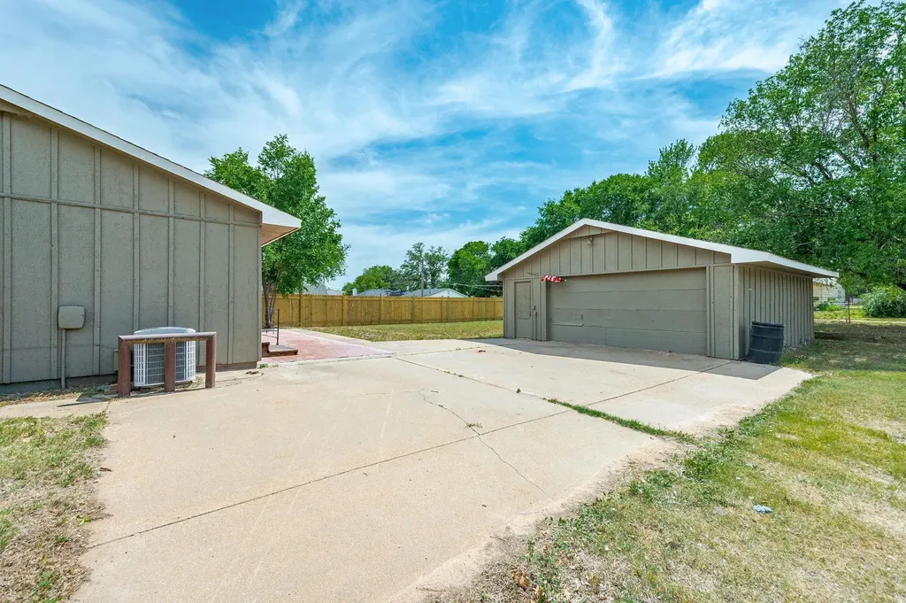319 N Magnolia Attica KS 67009