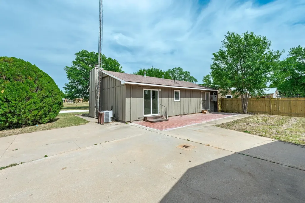 319 N Magnolia Attica KS 67009