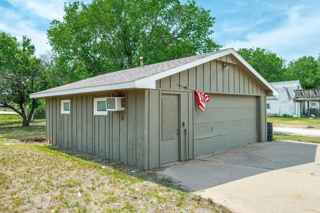 319 N Magnolia Attica KS 67009