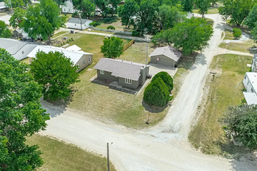 319 N Magnolia Attica KS 67009