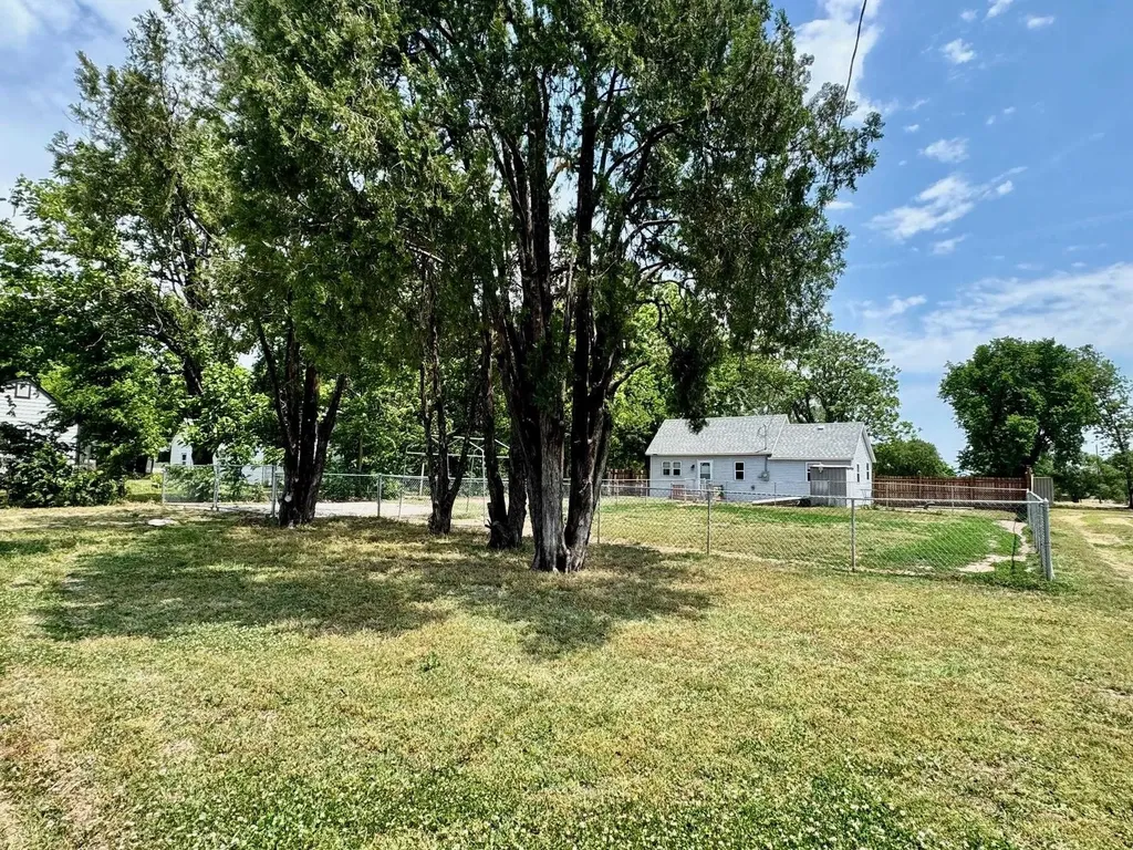 617 N Washington Street Belle Plaine KS 67013