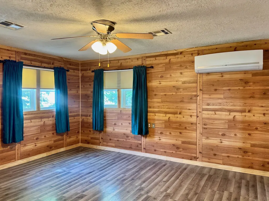 617 N Washington Street Belle Plaine KS 67013