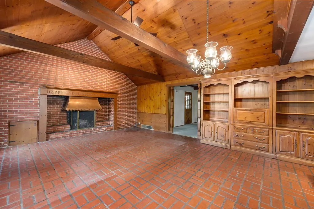1314 N Willow Lane Wichita KS 67208