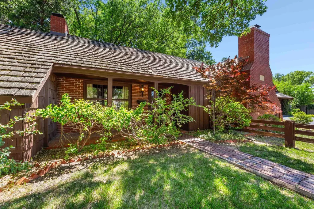 1314 N Willow Lane Wichita KS 67208