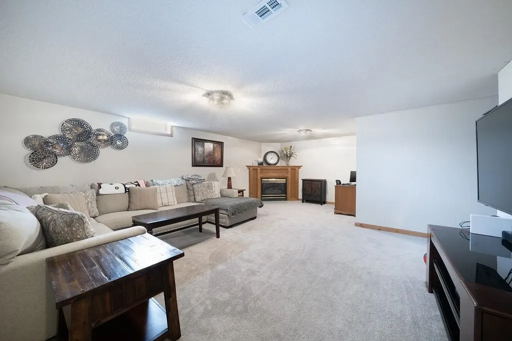 601 E Dover Drive Valley Center KS 67147