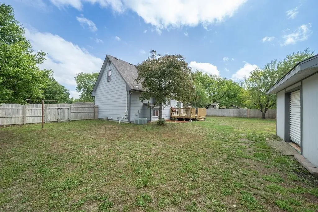 601 E Dover Drive Valley Center KS 67147