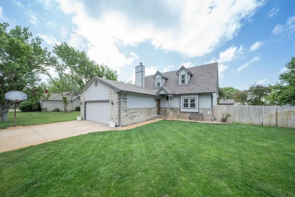 601 E Dover Drive Valley Center KS 67147