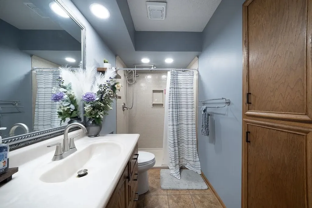 601 E Dover Drive Valley Center KS 67147