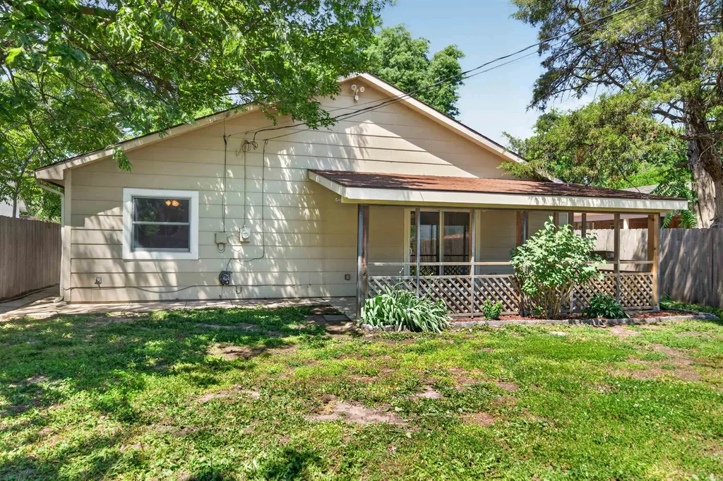 1938 N Burns Wichita KS 67203