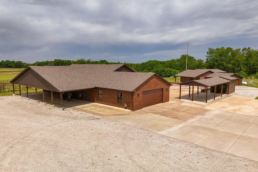 3496 SW 100th Augusta KS 67010