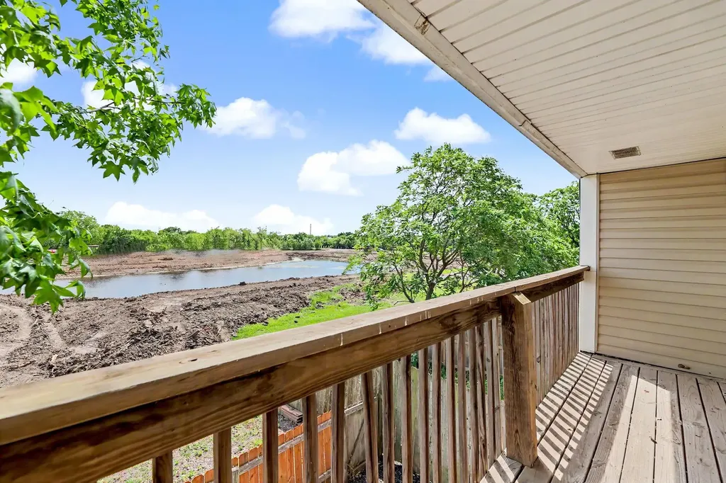 16 Chisholm Creek Wichita KS 67226