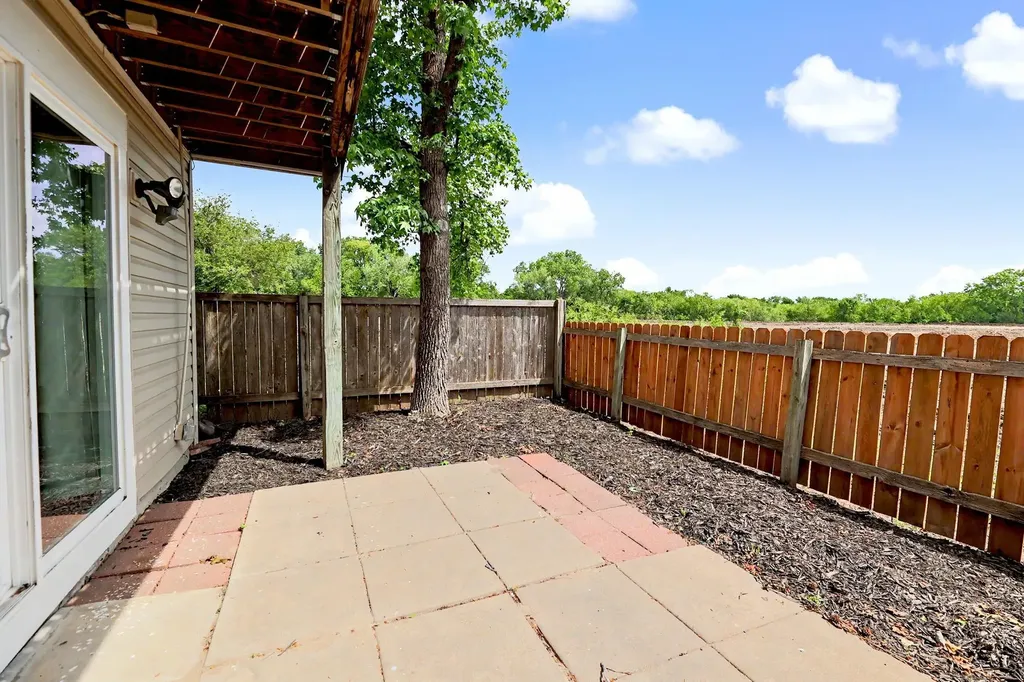 16 Chisholm Creek Wichita KS 67226